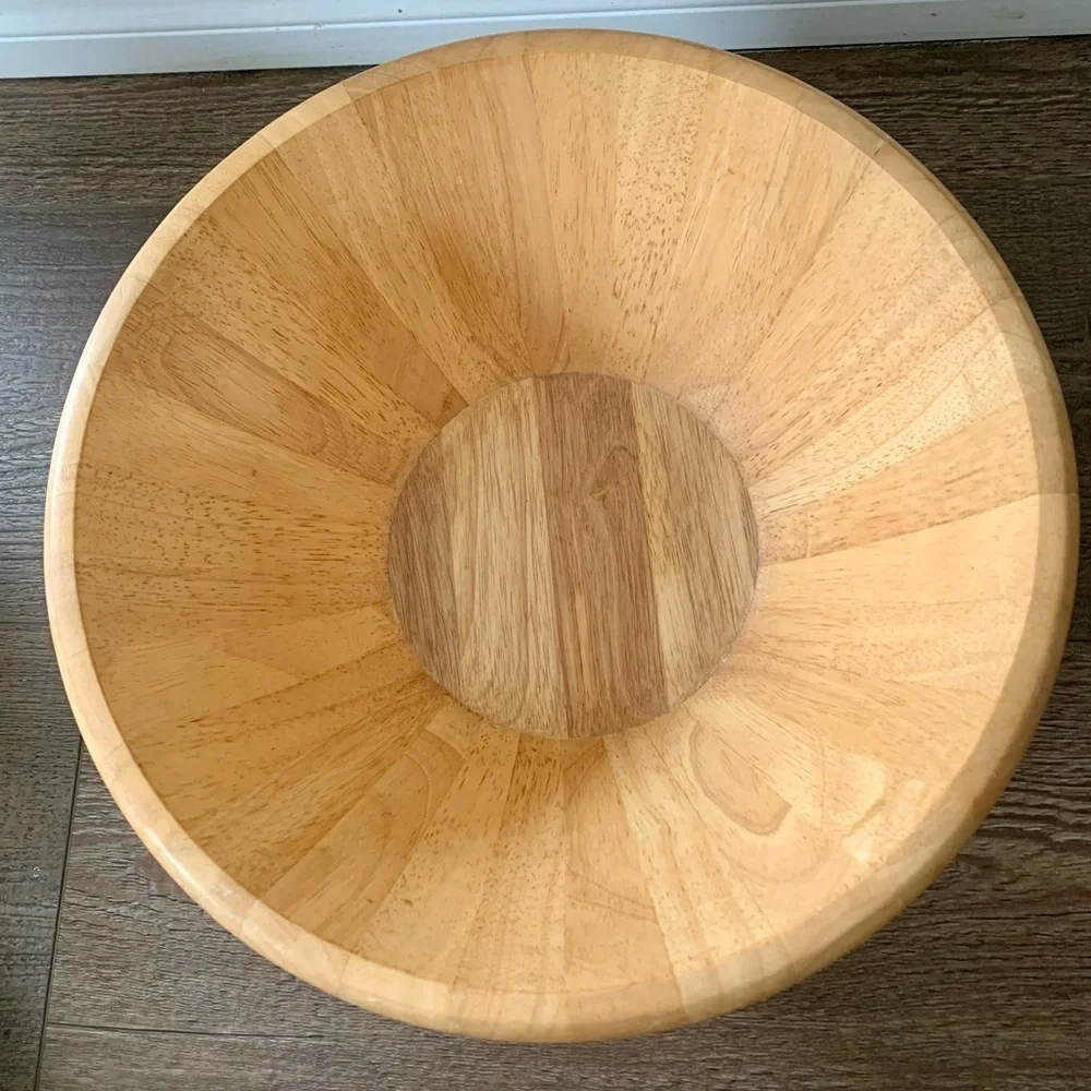 Wooden bowl with 2 spoons